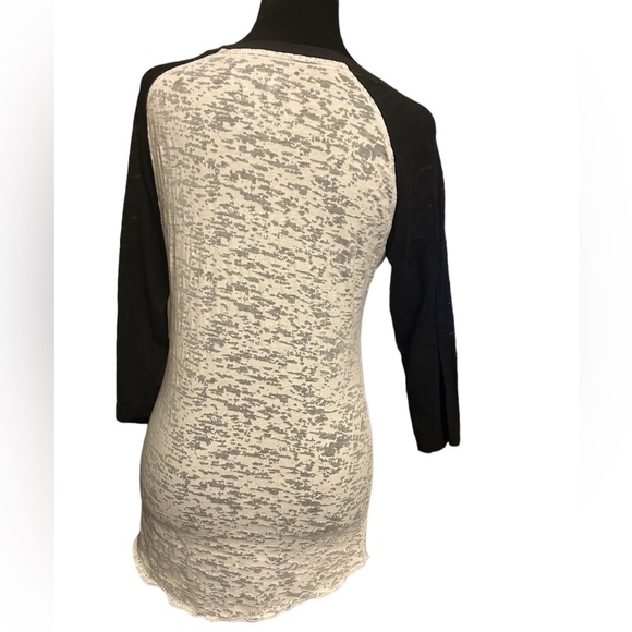 Cute Ohio State Women’s graphic shirt. Says size Large but more of a medium - Picture 4 of 5